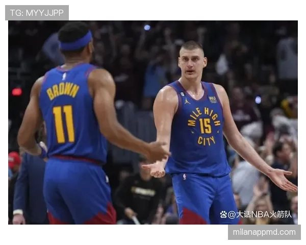 哈利伯顿突破制造错位助掘金提升关键时刻组织效率